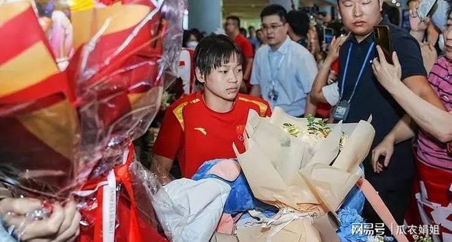 上海海港VS大连英博：王牌双后腰坐镇，梅伦多领衔，当家锋霸出击