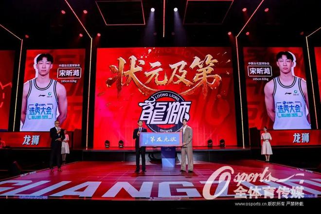 堪称离谱的枕边翻车，清华学霸杨奇函熟睡时，被女友长期悄悄转走百万钱财