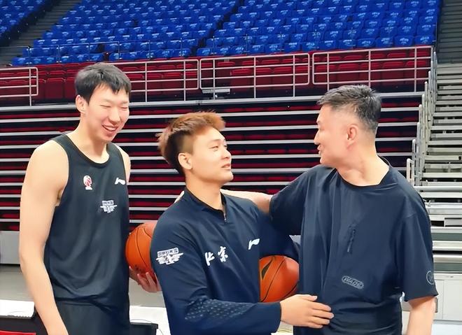 宏远早报！小陈总大手笔，邀请NBA名帅，超级外援走人，老寒腿全清理！