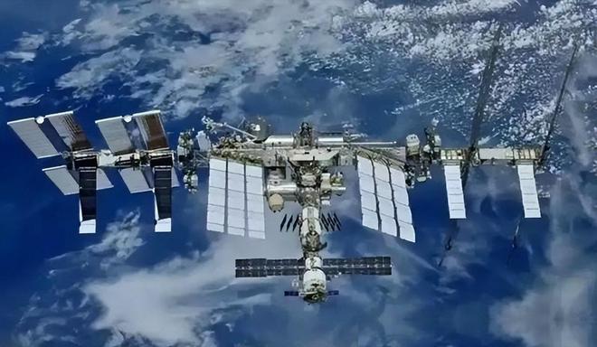 皇马两大巨星高下立判！1 亿王牌封神， 8000 万水货彻底被弃