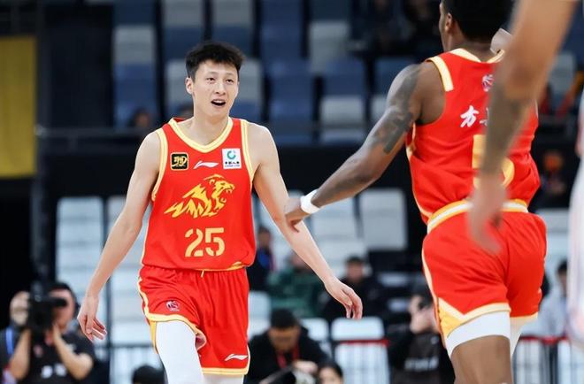 龙虎斗!津门虎VS铜梁龙首发:吴兴涵、谢蒂内先发,向余望、李镇全中超首秀