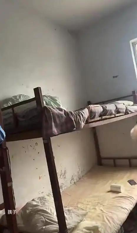 多名院士呼吁快停止食用，吃一口等于14斤塑料袋，女子因肾衰走了