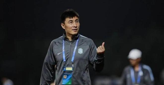 曼联内讧曝光！B费场上怒骂队友，续约谈判陷入僵局，俱乐部两难