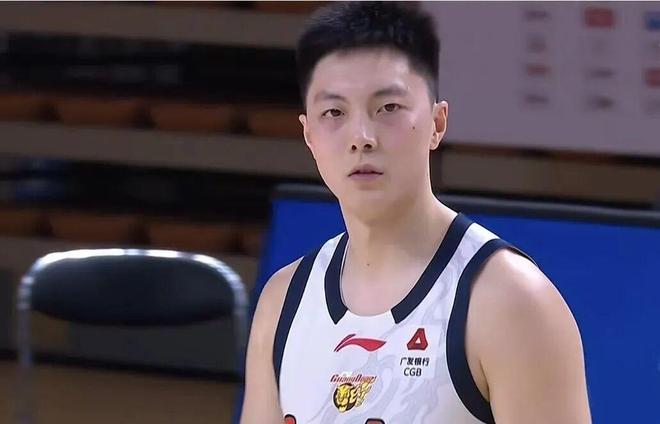 两连胜!郑钦文晋级WTA雅典站第三轮 重返巡回赛八强