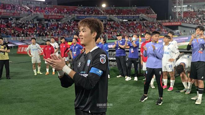 牛逼！拿到了！尼克斯总冠军！27投砸出45分！文班亚马垫脚布伦森...