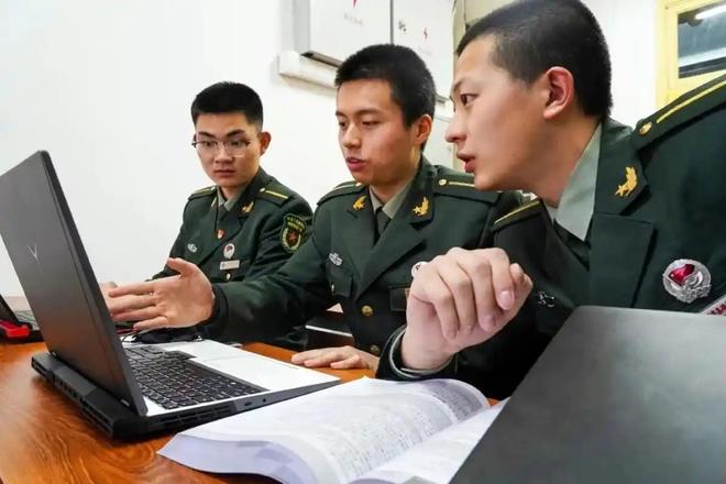 成都蓉城3比2绝杀新鹏城！主帅赛后只点名表扬一人，引发热议