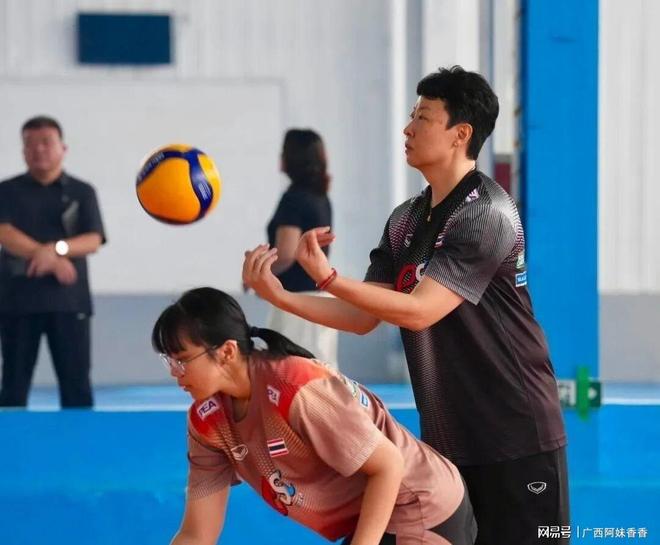 沃什发表鹰派讲话，金价大跌