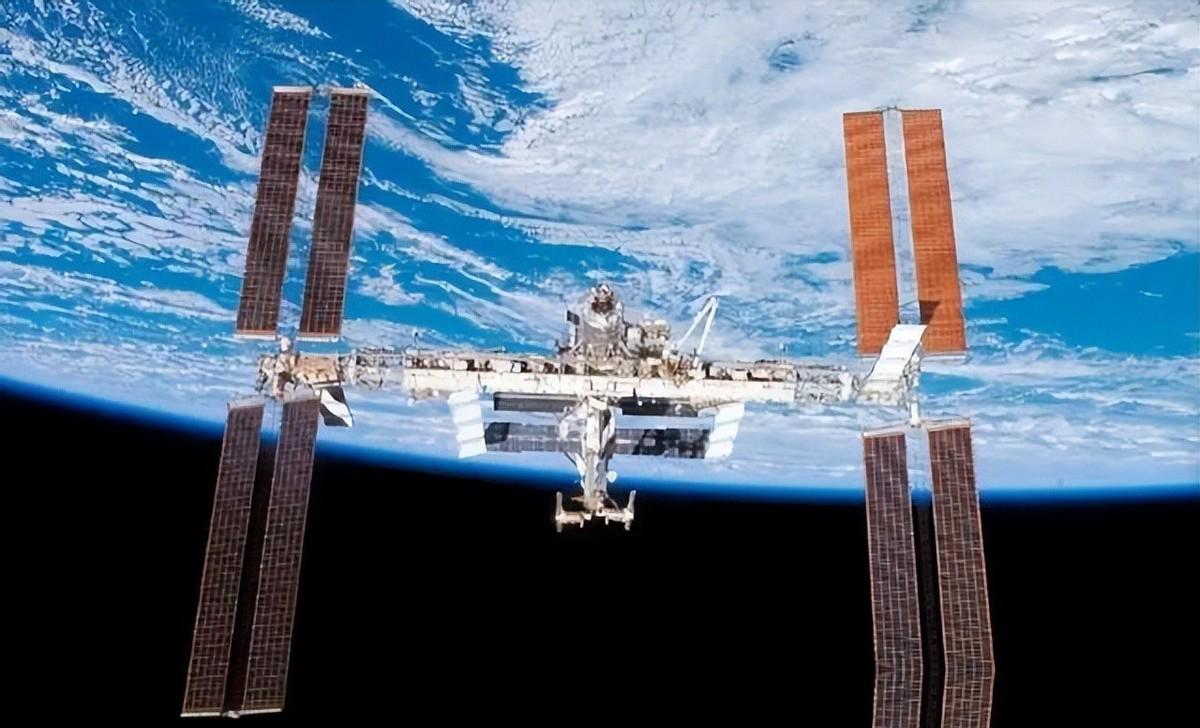 皇马两大巨星高下立判！1 亿王牌封神， 8000 万水货彻底被弃